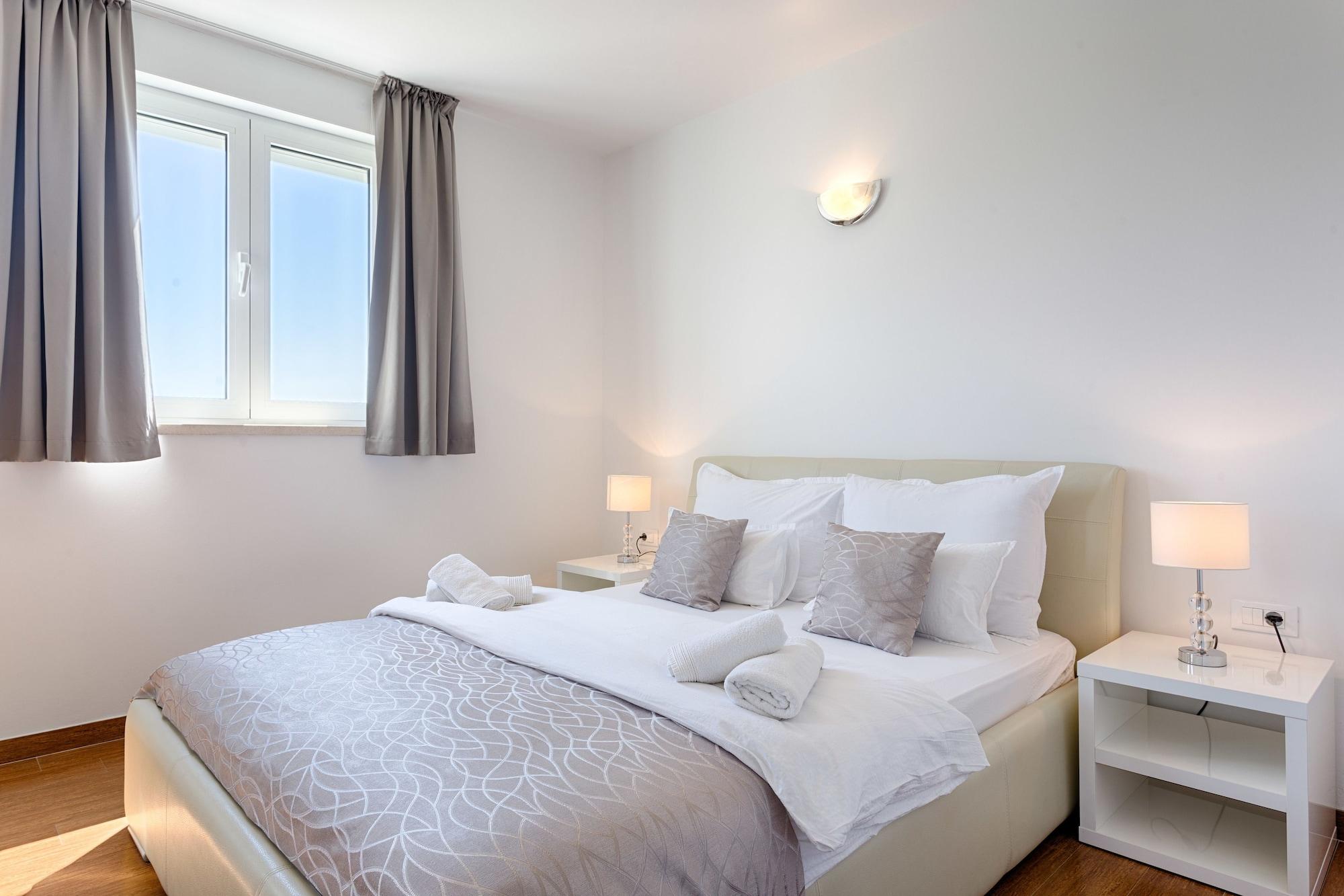 Adriatic Queen Rooms & Apartments Сплит Екстериор снимка