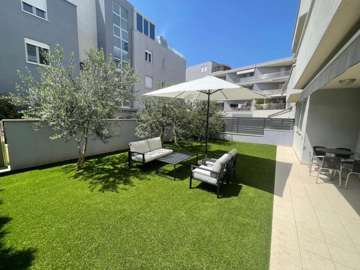 Adriatic Queen Rooms & Apartments Сплит Екстериор снимка