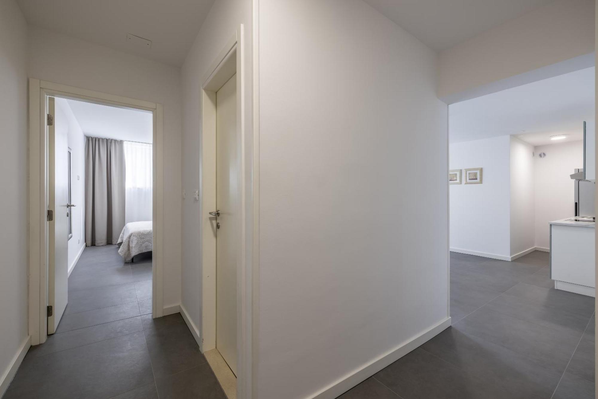 Adriatic Queen Rooms & Apartments Сплит Екстериор снимка