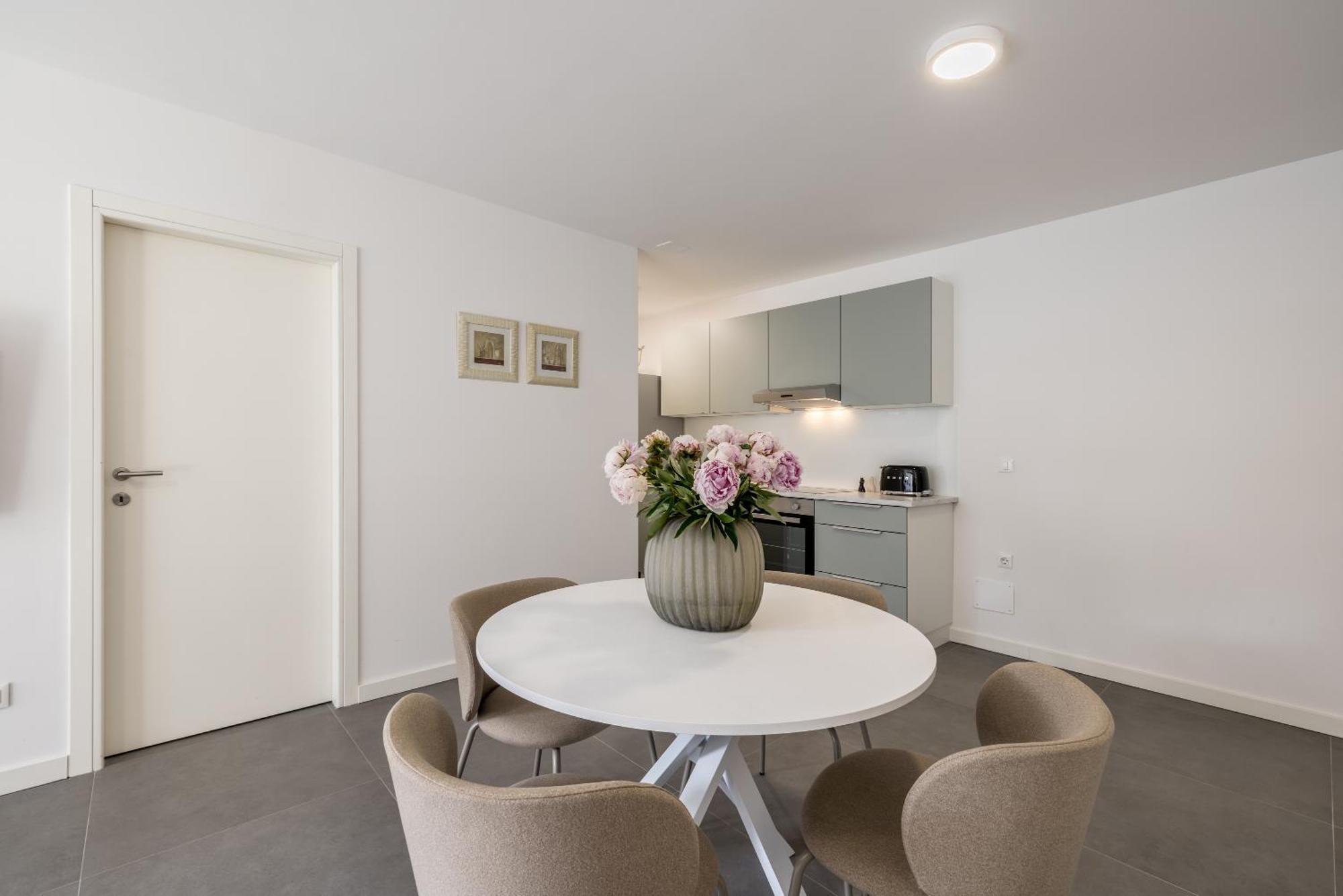 Adriatic Queen Rooms & Apartments Сплит Екстериор снимка