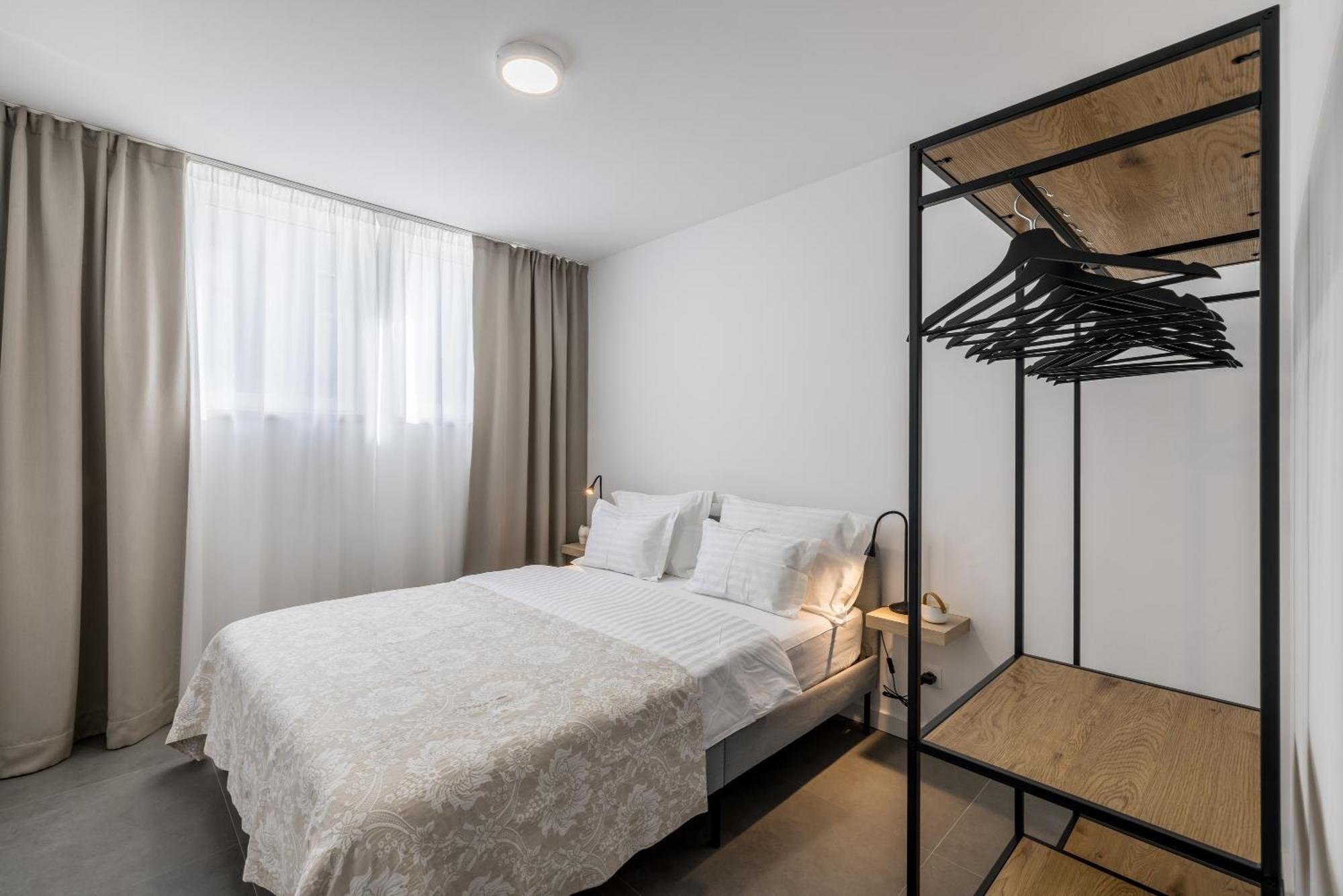 Adriatic Queen Rooms & Apartments Сплит Екстериор снимка